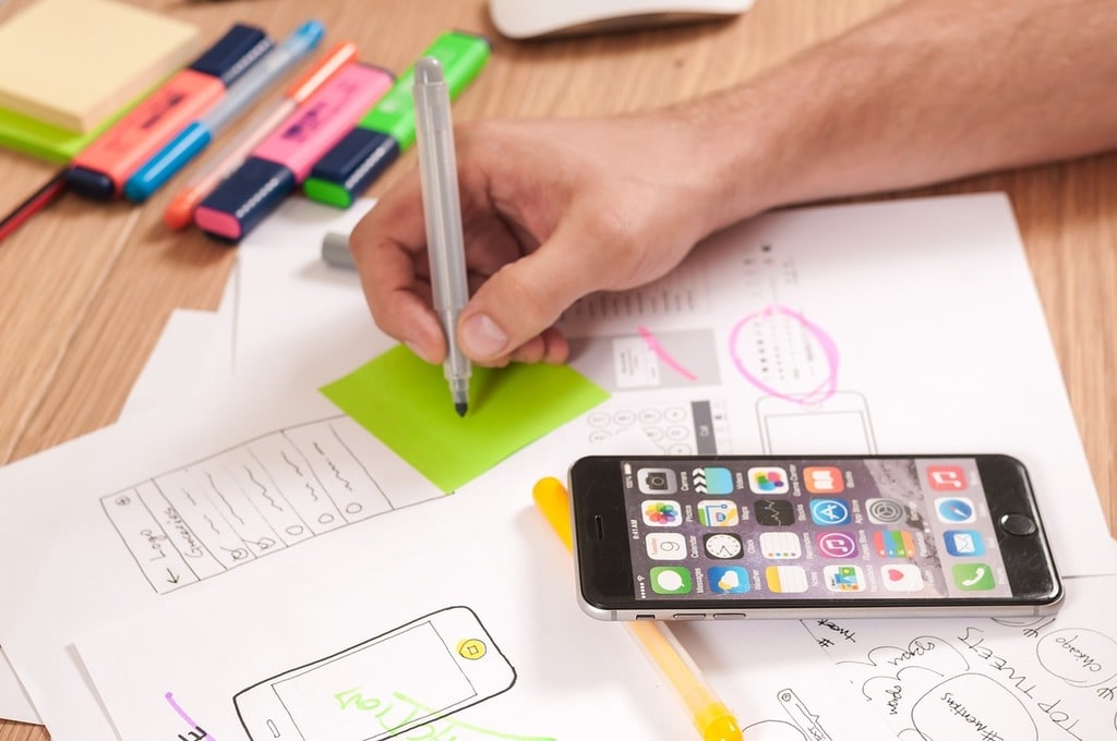 Comment l'intelligence artificielle transforme la création de logo ?